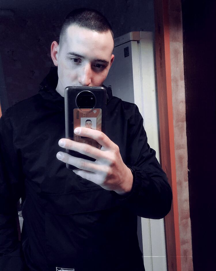  27664230  Denis, 23 ,    