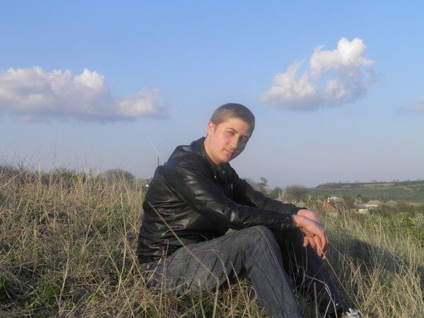  ,   Alex, 32 ,   