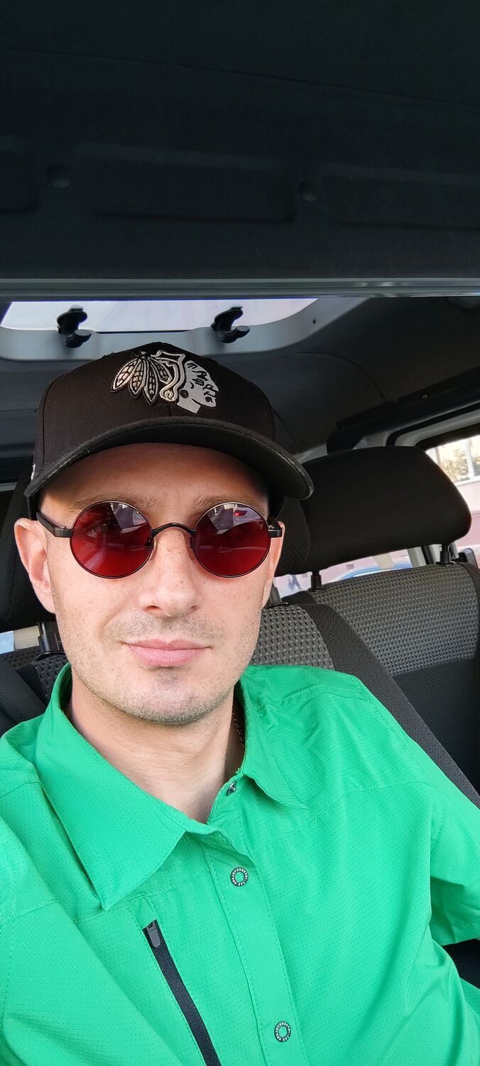  40368280  Anton, 37 ,    