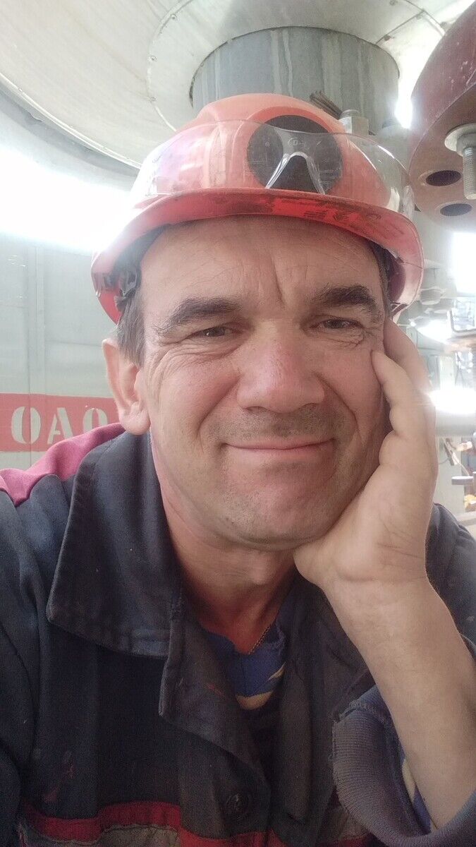  ,   Viktor, 51 ,   