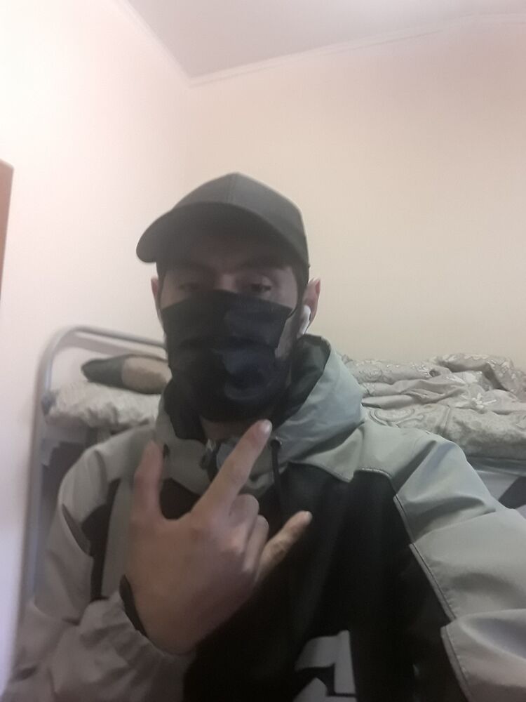  38390540  Leon, 29 ,     