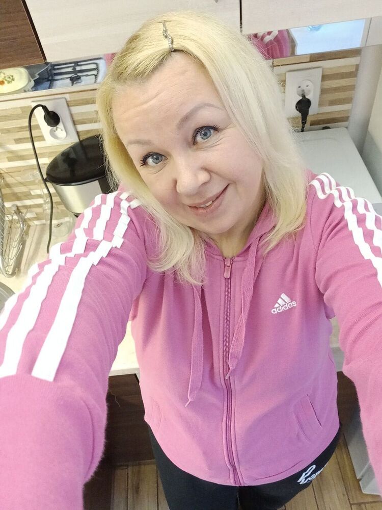  New Westminster,   Oksana, 51 ,   ,   , c , 
