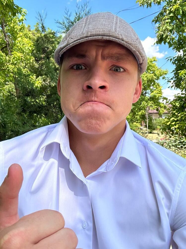  54745100  HENRY, 18 ,    