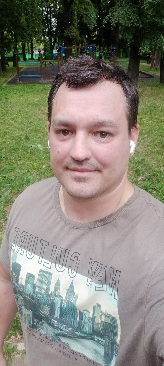  35798310  Denis, 33 ,    