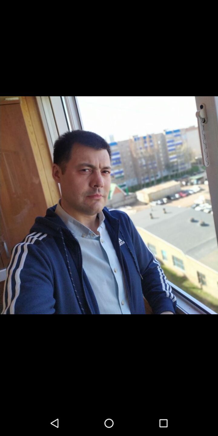  47454050  Artur, 41 ,    