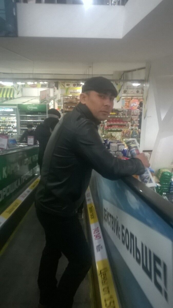  8246960  Molik, 35 ,    