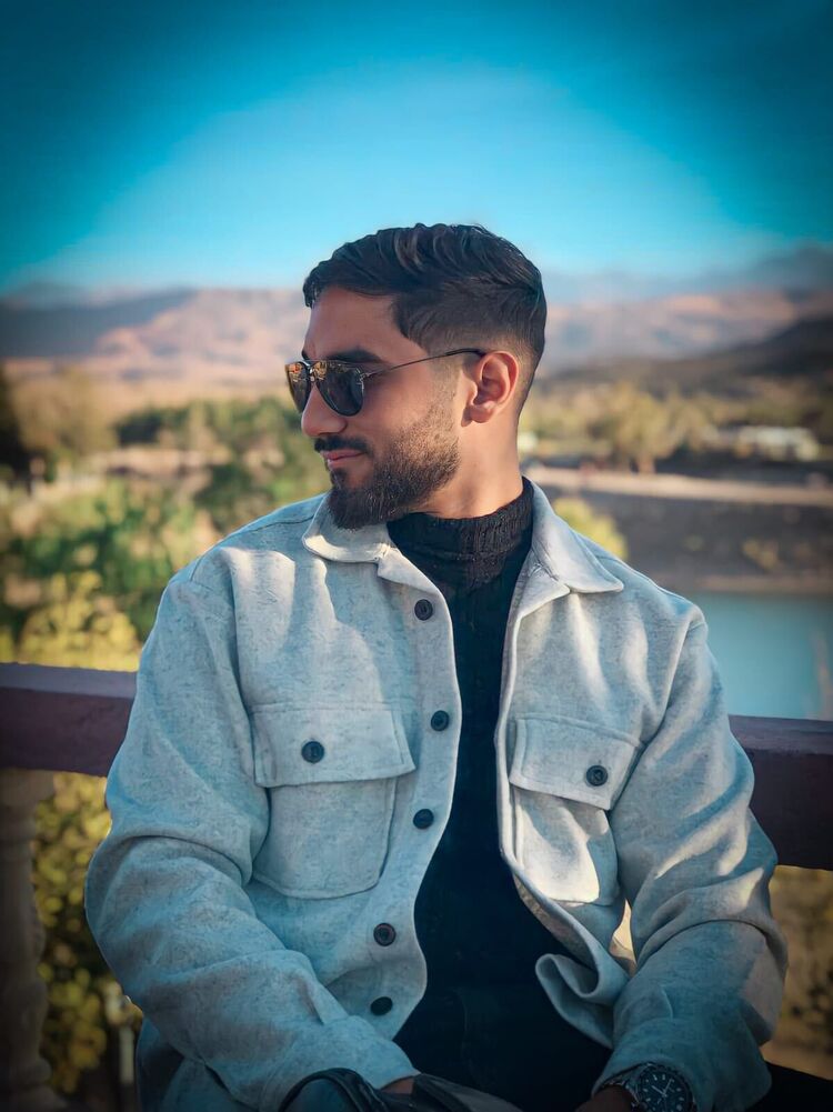  ,   Walid, 25 ,   ,   