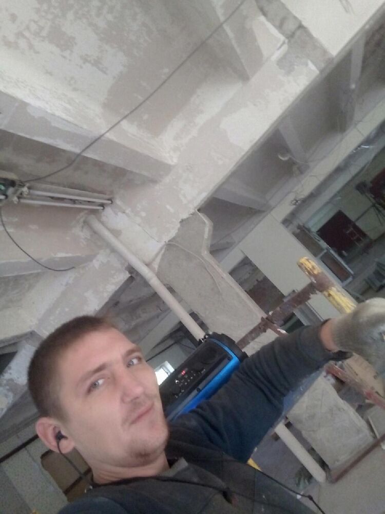  41793700  Leonid, 33 ,    