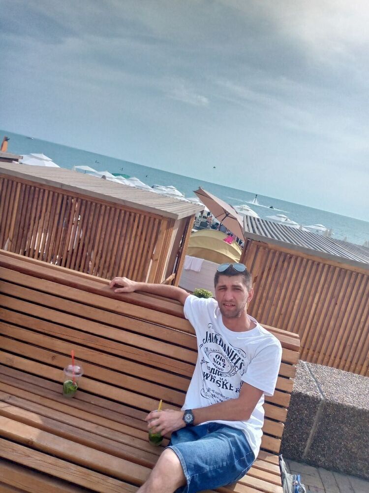  53307470  Denis, 32 ,    