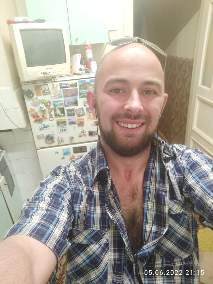  28414430  Mikhail, 32 ,    