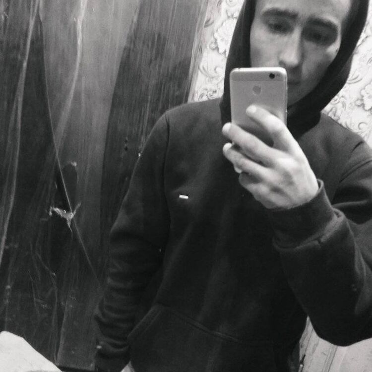  31772430  Pawel, 26 ,    