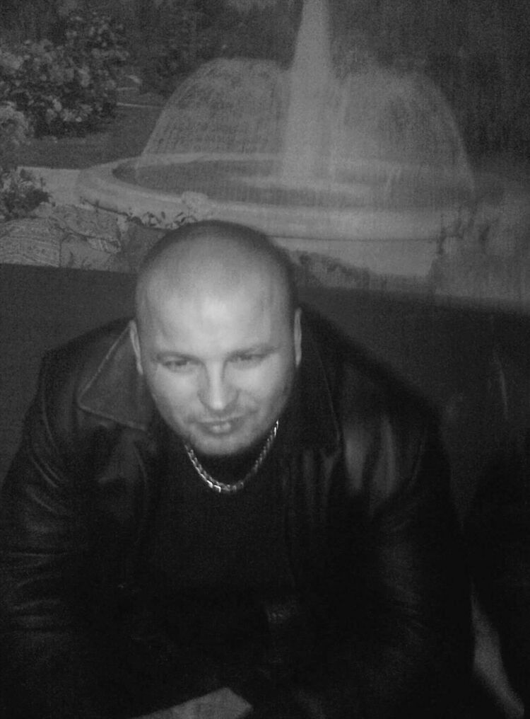  39543200  Mihail, 44 ,    