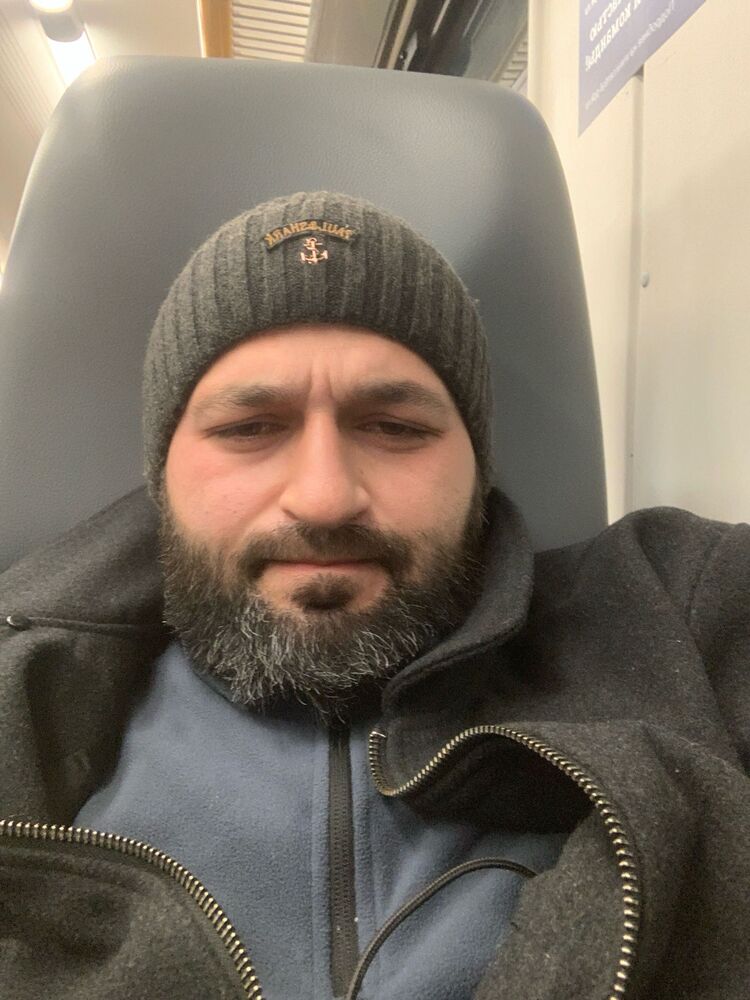  48574910  Boris, 38 ,    