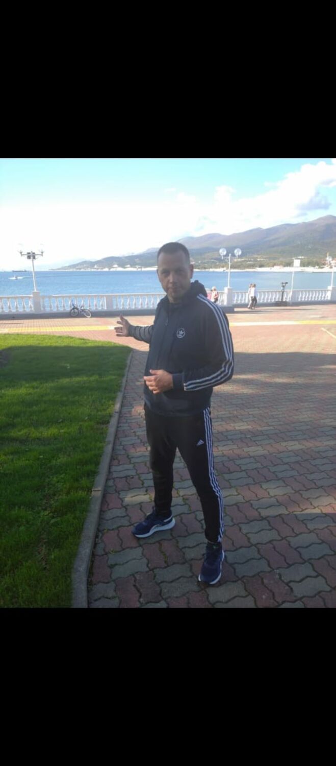  39574230  Ivan, 42 ,    