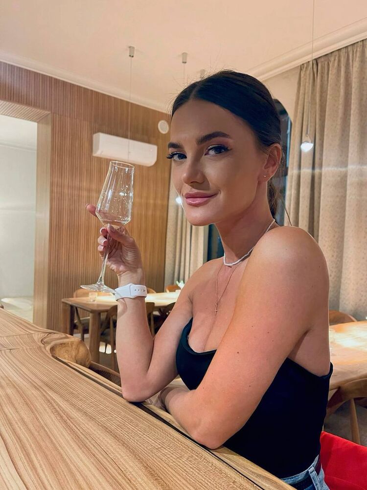  ,   Alexandra, 35 ,   ,   