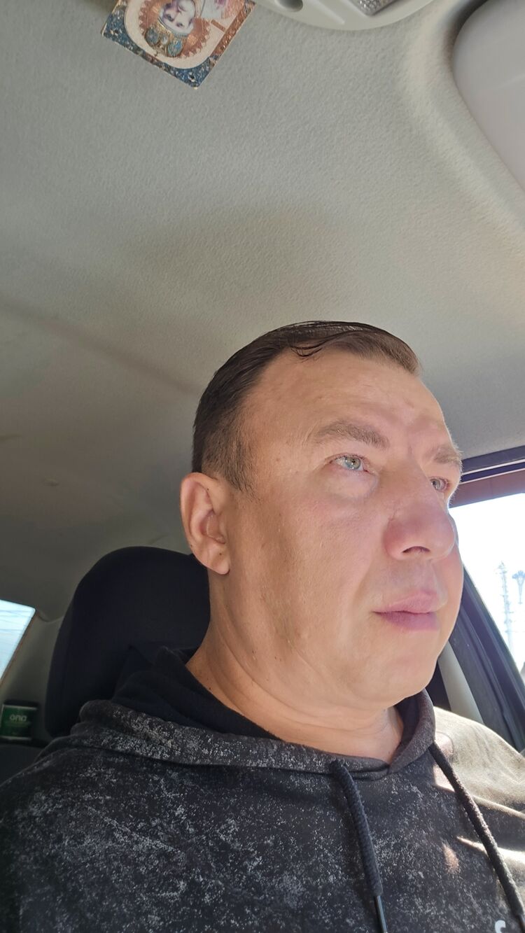 ,   Vadim, 52 ,   ,   