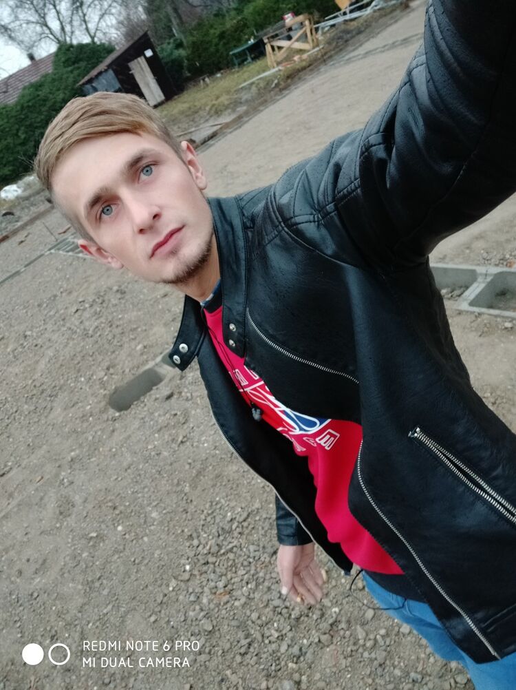  18403390  Ihor, 27 ,    Kladno