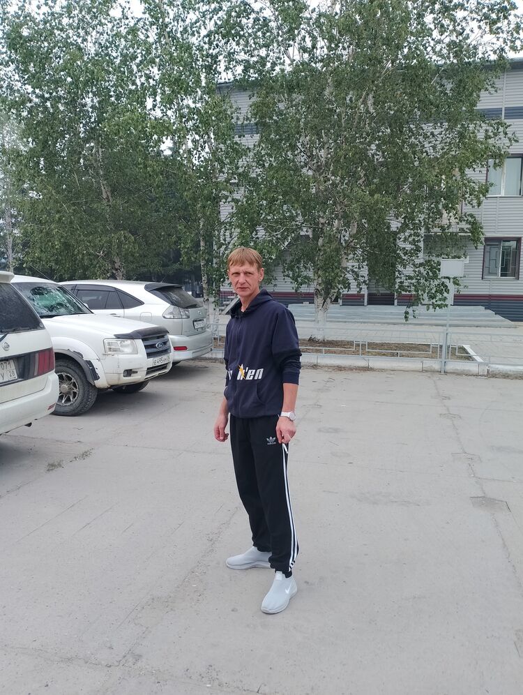  46447760  Vladimir, 37 ,    