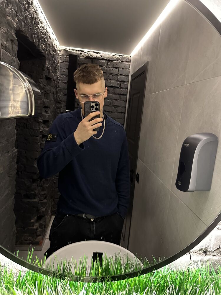  42807710  Artem, 23 ,    