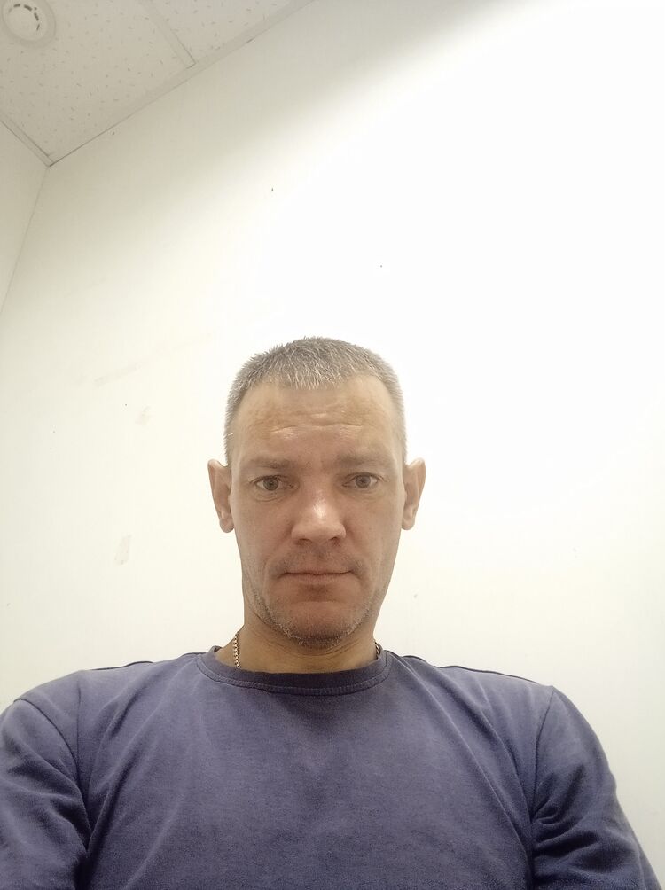  44961590  Eduard, 42 ,    