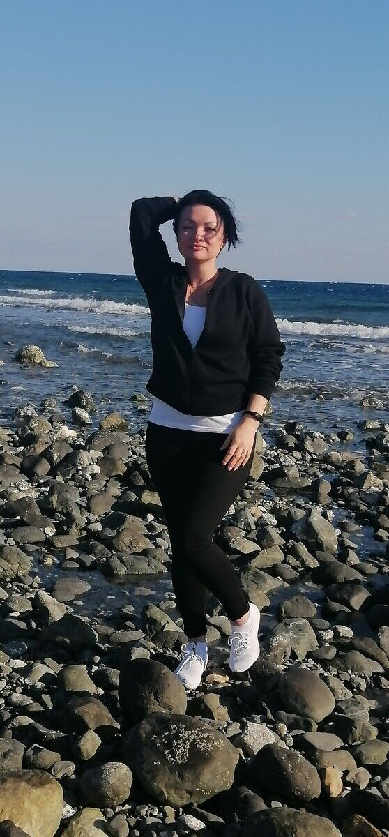  22170440  Irina, 40 ,    Limassol