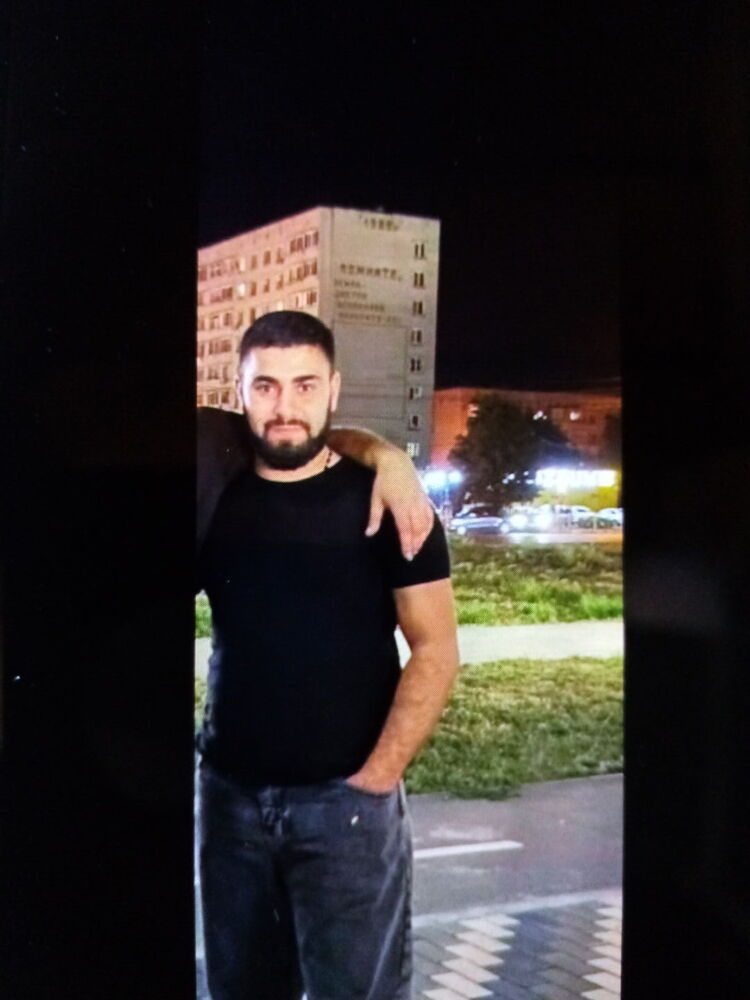  30330660  Aperik, 28 ,    