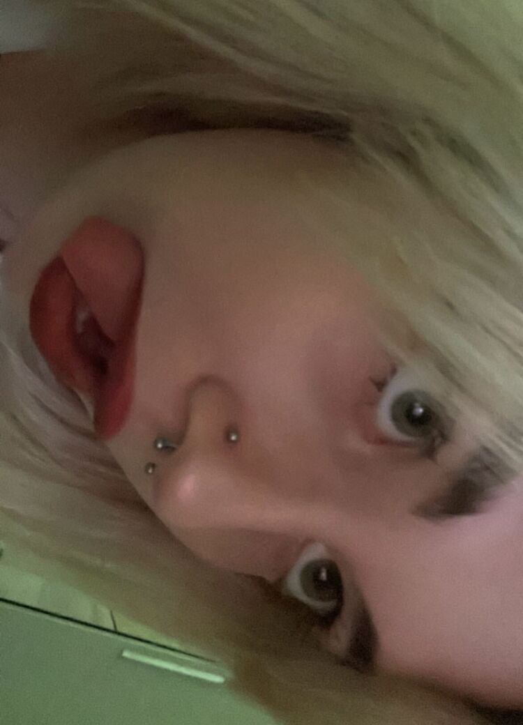  26725710  Angelina, 22 ,    -