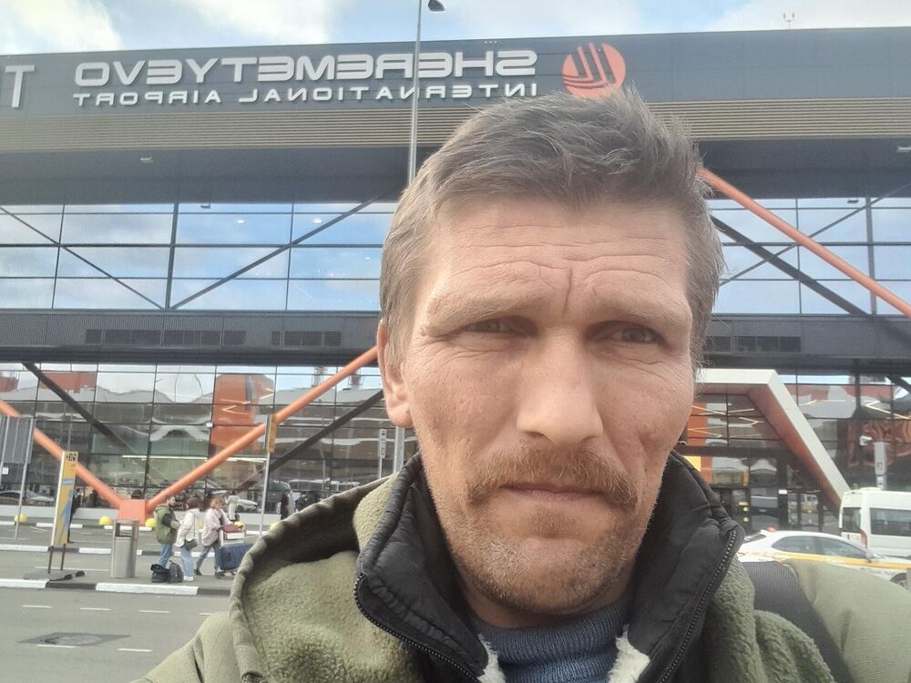  53039880  Sergey, 44 ,     