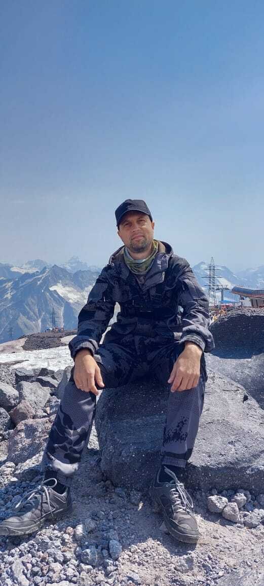  47271640  Denis, 44 ,    