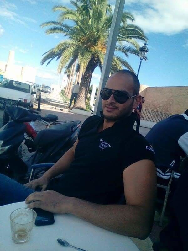  18324820  Ayman, 39 ,    