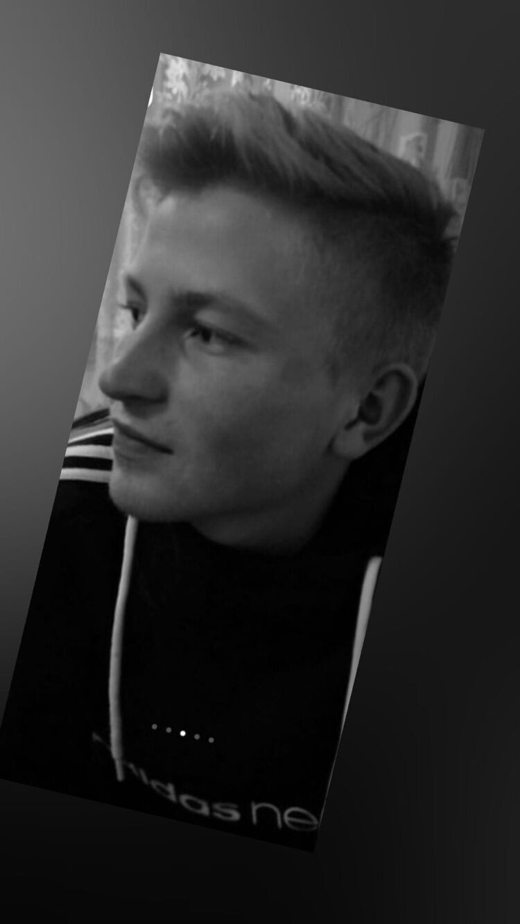  36746100  Alexander, 23 ,    