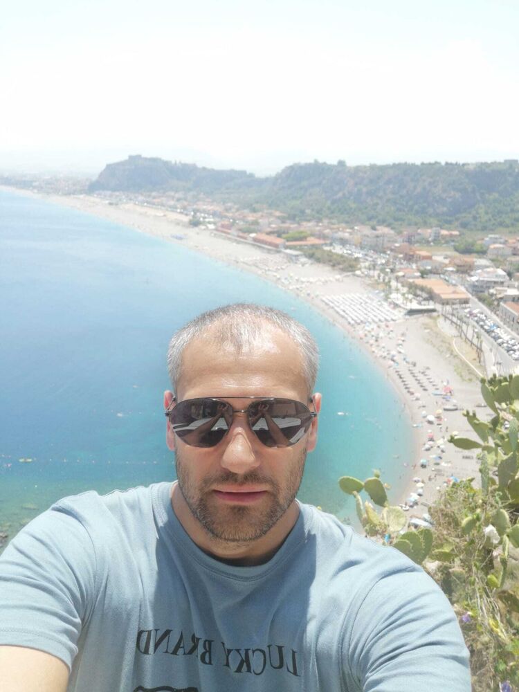  54105060  Yurii, 39 ,    Stuttgart