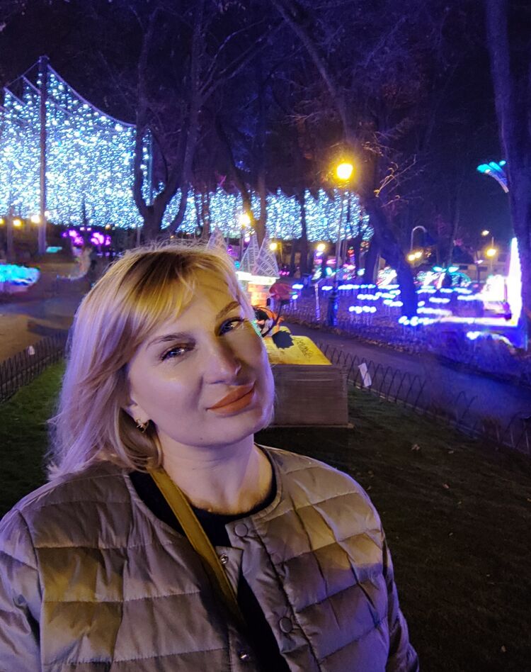  44433240  Yryna, 43 ,    