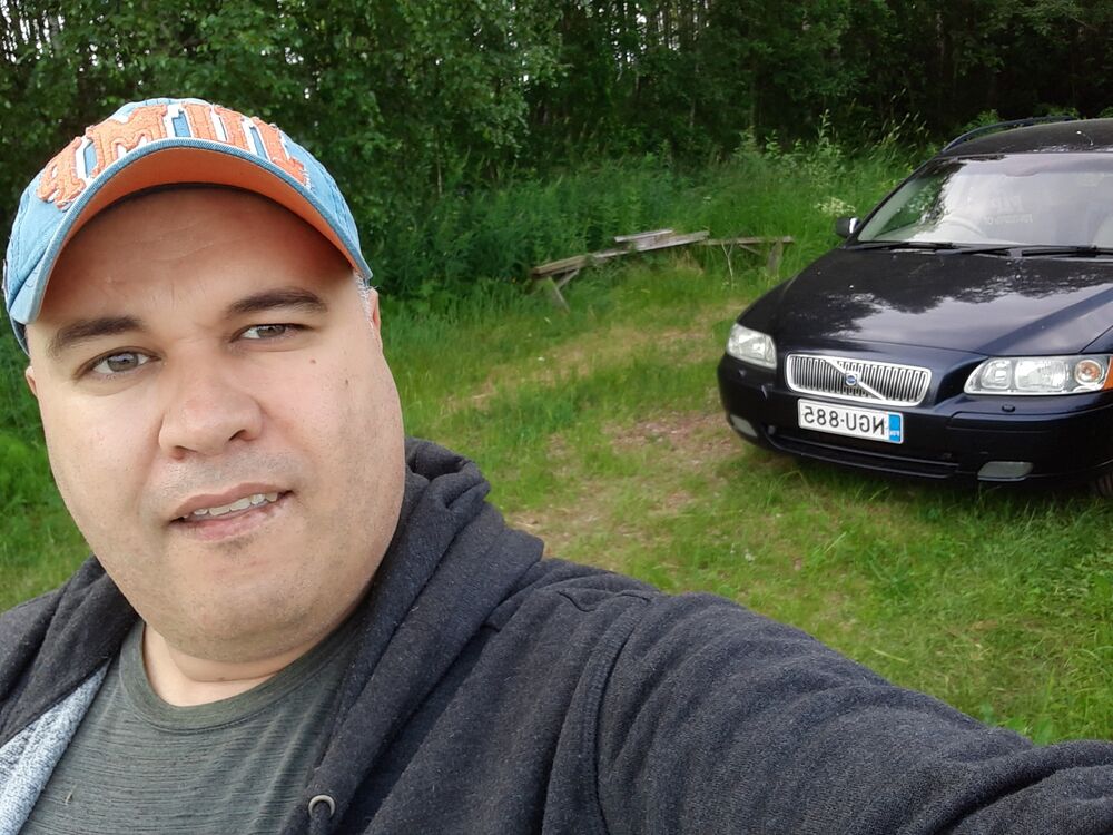  26412120  Karim, 45 ,    