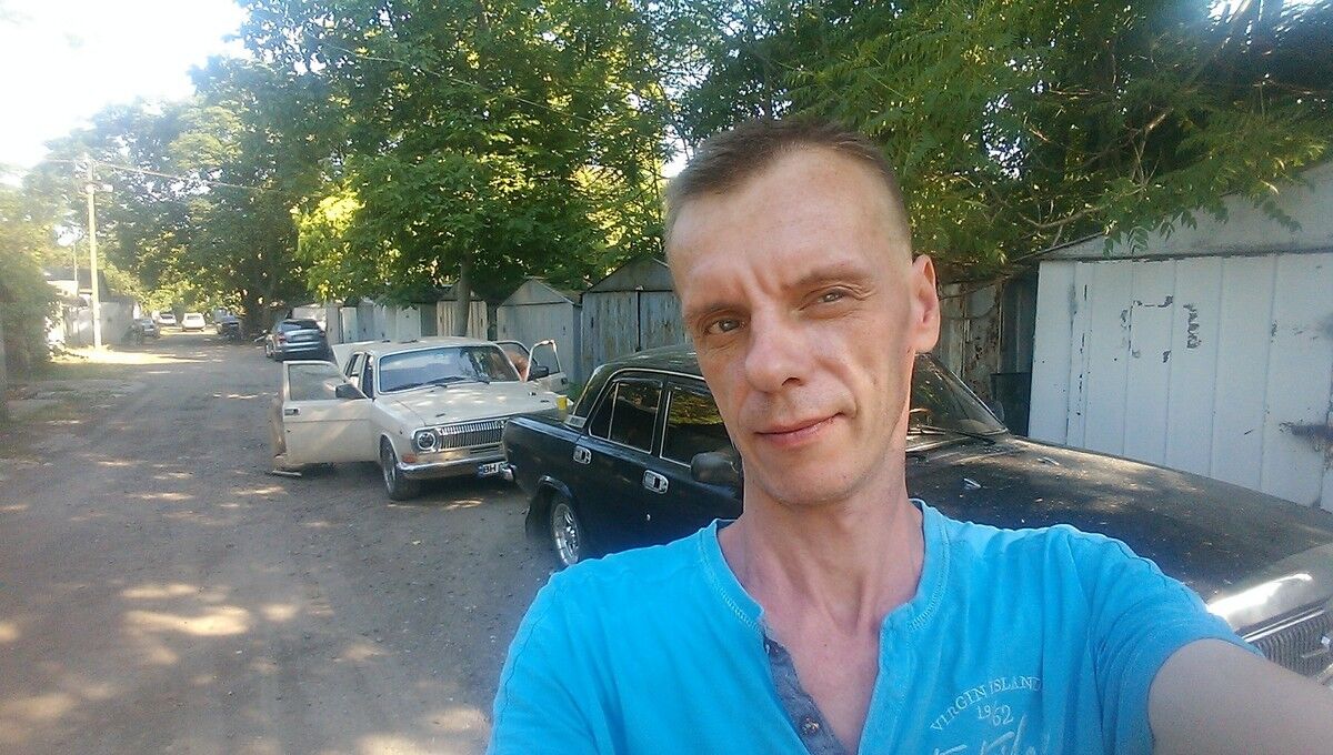  16544300  Aleks, 48 ,    