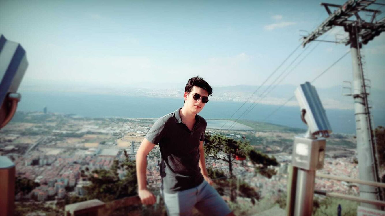  47768950  Halil, 29 ,    