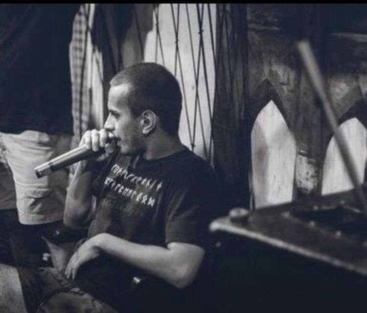  44680200  Denis, 31 ,    