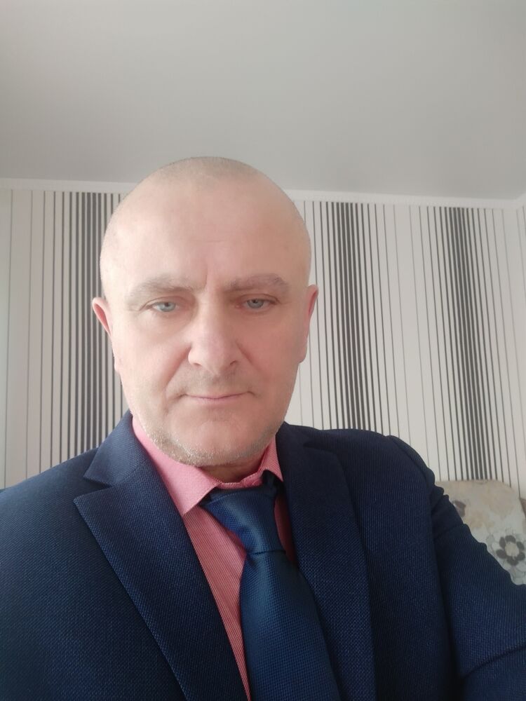  ,   Viktor, 52 ,   ,   , c 