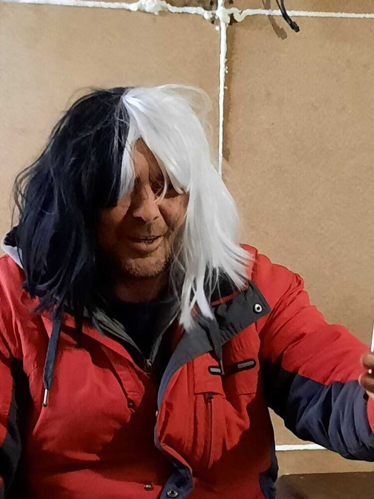  22296820  Ryslan, 51 ,    -