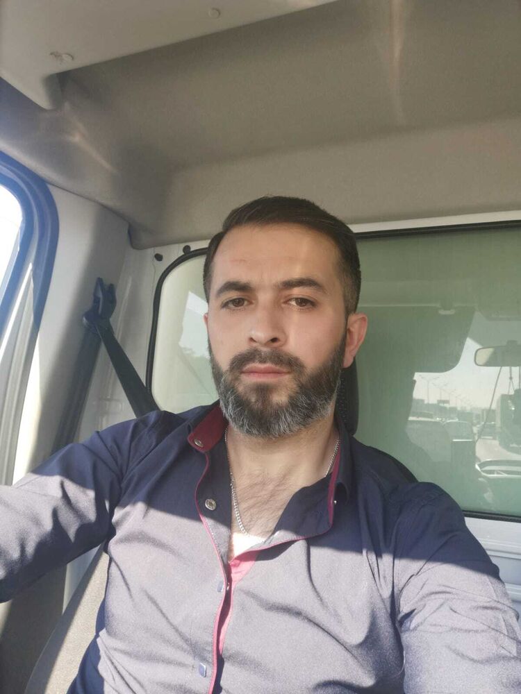 31794660  Emin, 38 ,    