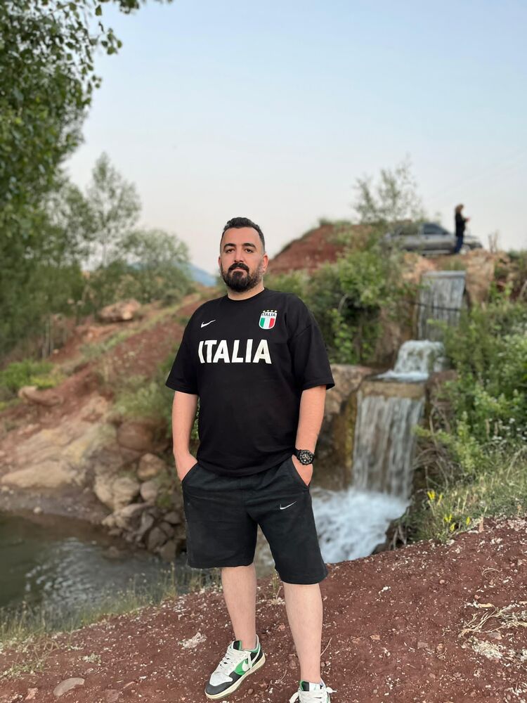  52400820  VAHID, 38 ,    