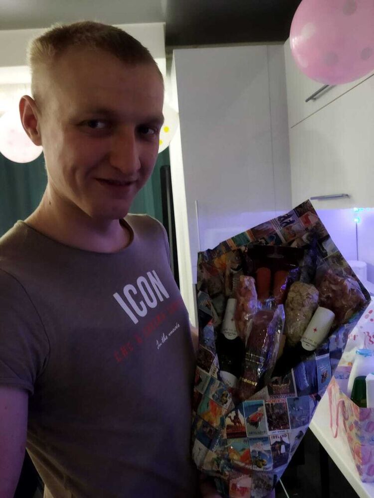  22312030  Vlad, 33 ,    