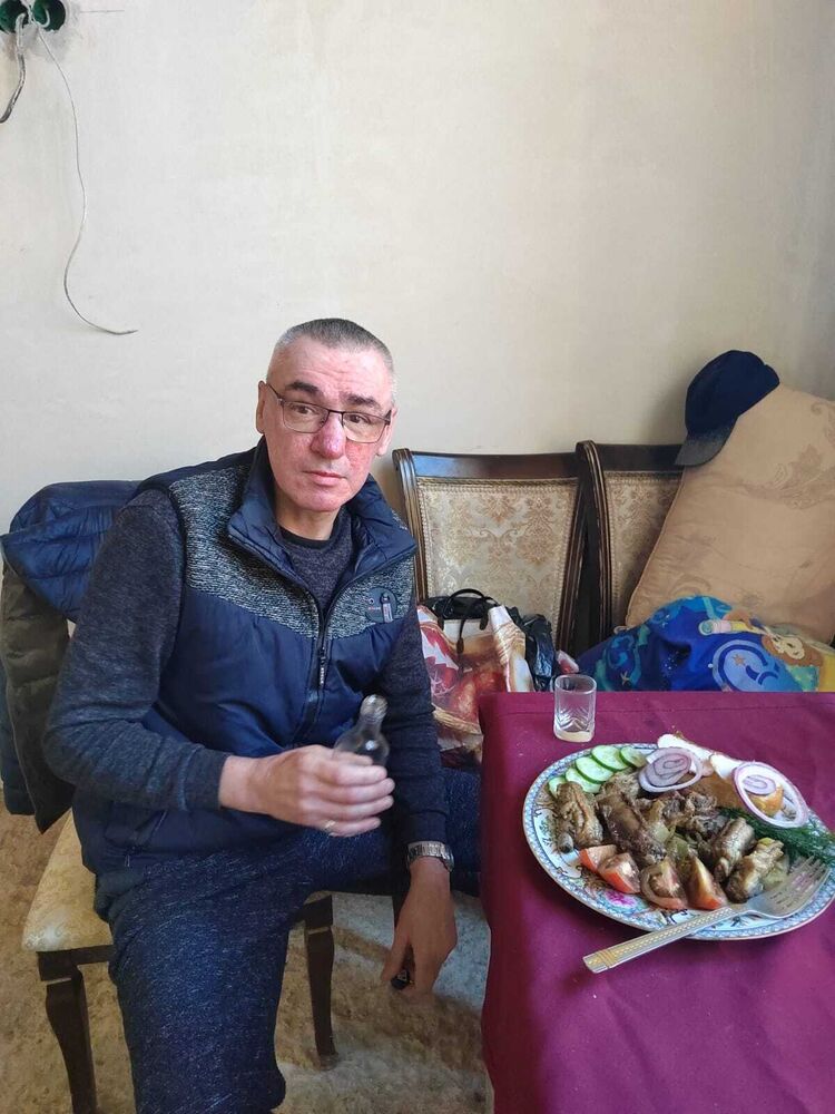  33304590  Aleks Gru, 57 ,    --
