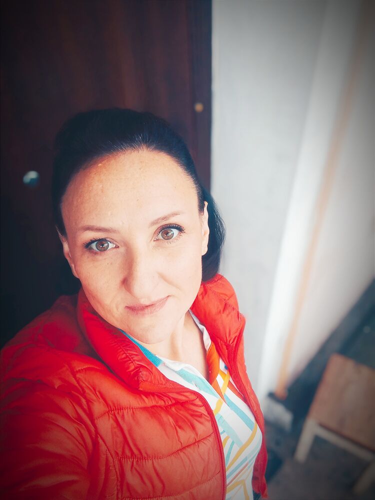  46988600  Anna, 40 ,    