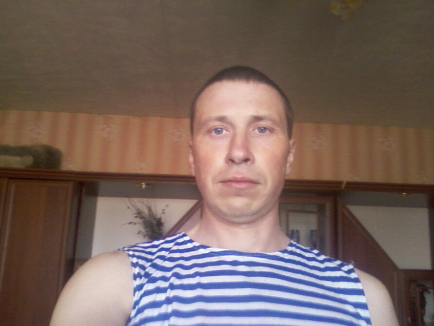  6137820  Sergey, 49 ,    