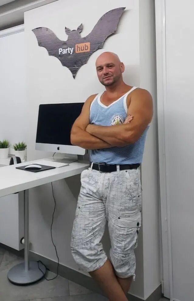  50690070  Nikolaich, 37 ,    