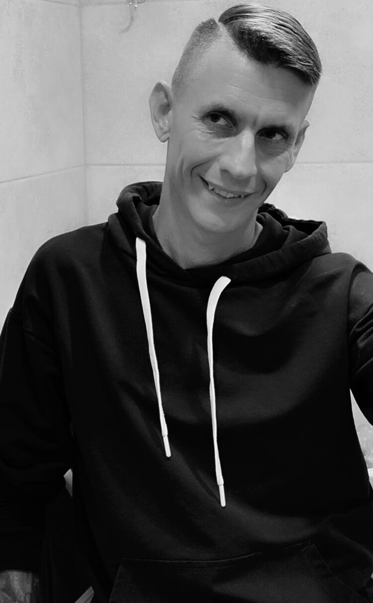  53503820  Viktor, 38 ,    