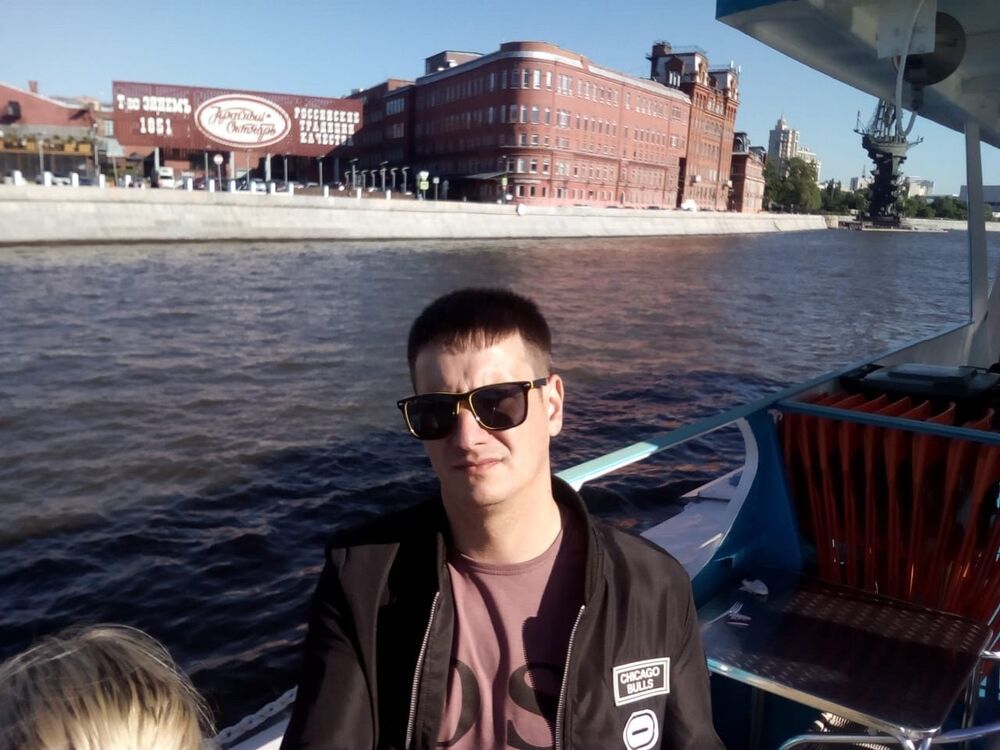  27876450  Viktor, 35 ,    