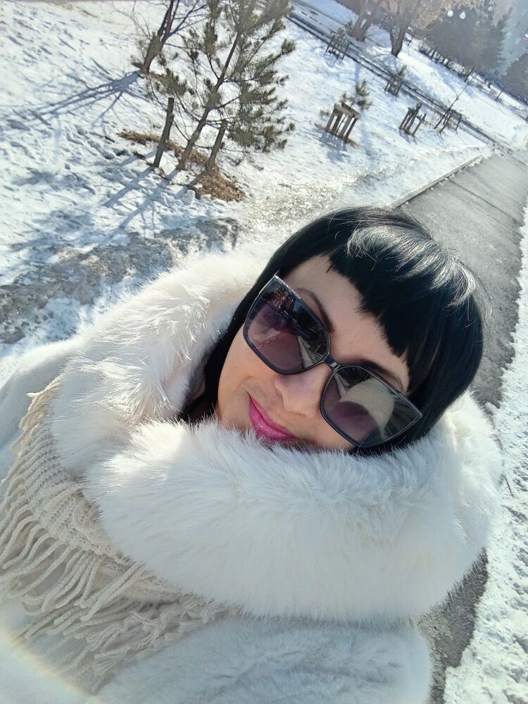  50328970  Alexandra, 52 ,    