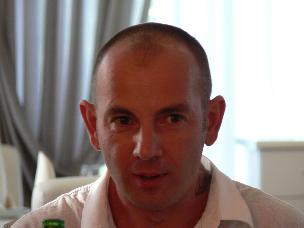  8618620  Sergio, 48 ,    